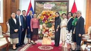 Lao Embassy officials congratulate the Ministry of Culture, Sports and Tourism on the 80th anniversary of its founding.