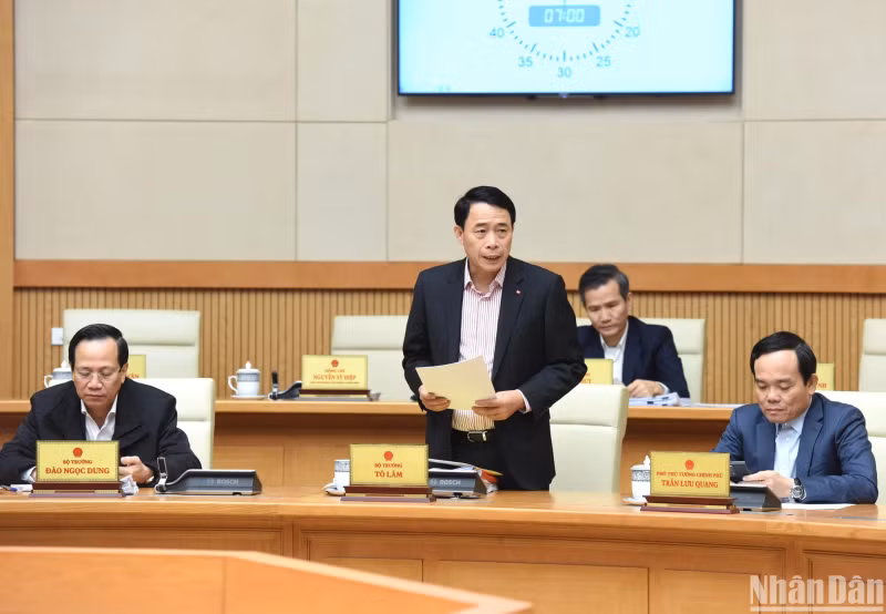 Deputy Minister of Public Security Le Quoc Hung speaks at the meeting. Deputy Minister of Public Security Le Quoc Hung speaks at the meeting.