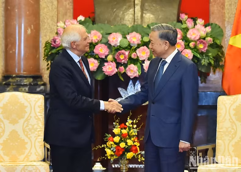 President To Lam welcomes EC's Vice President Josep Borell Fontelles. President To Lam welcomes EC's Vice President Josep Borell Fontelles.