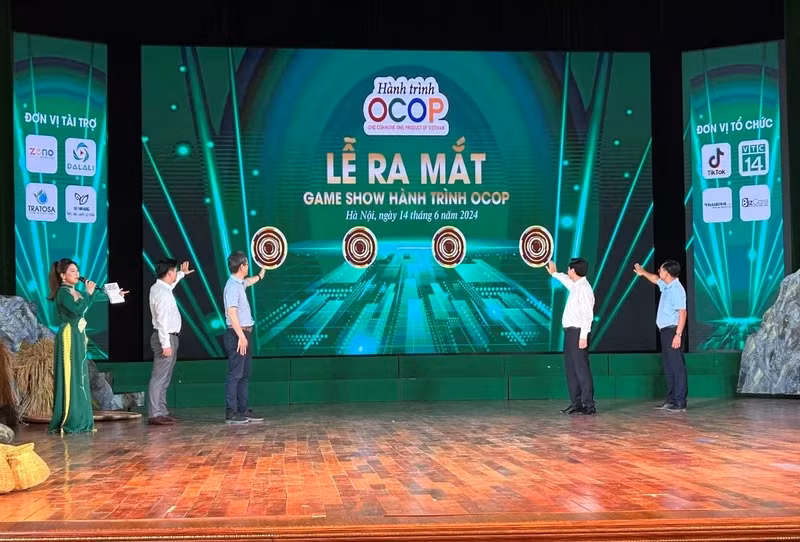 Delegates launch the game show