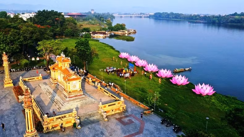 This is an annual event during the Buddha’s Birthday Week in Thua Thien Hue Province