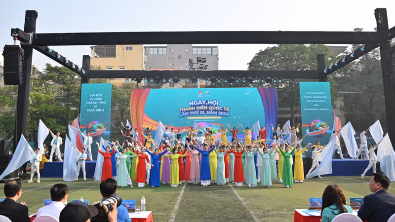 The International Youth Festival has become an annual activity of the capital’s youth and received the active participation of international youth living and studying in Hanoi.