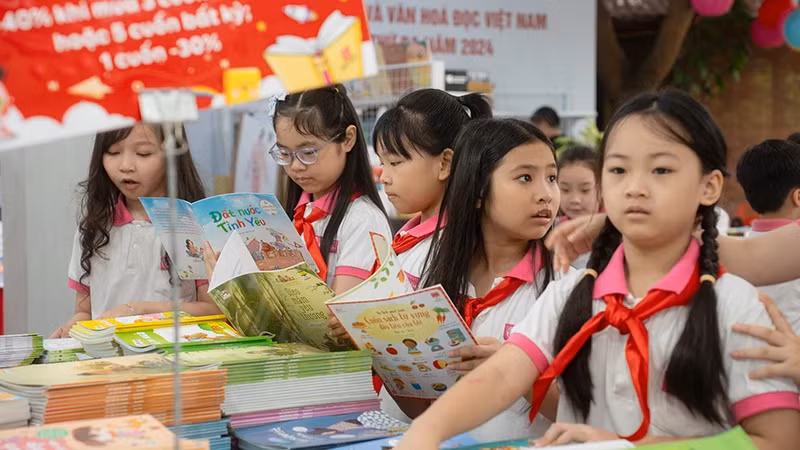 The book fair is expected to promote the reading habit among children. (Photo: Dinh Ti Books)