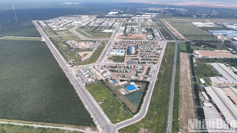 The resettlement area has 2 component projects: construction of technical infrastructure system and construction of social infrastructure system. The resettlement area has 2 component projects: construction of technical infrastructure system and construction of social infrastructure system.