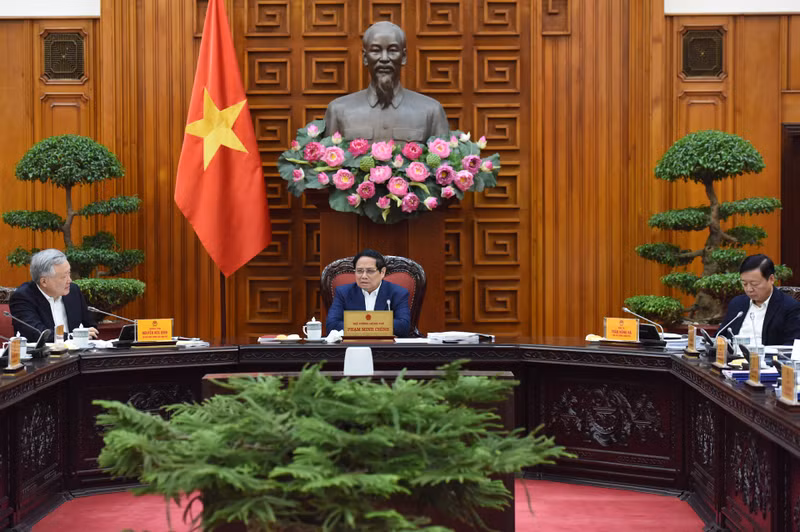 Prime Minister Pham Minh Chinh chairs meeting