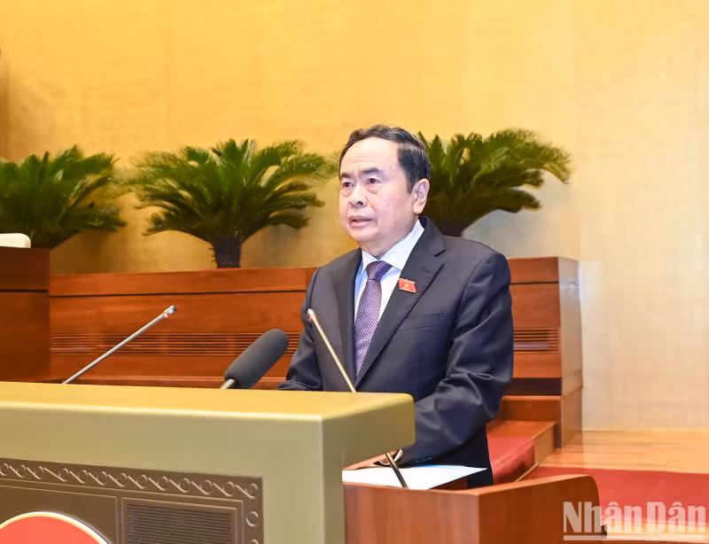 NA Chairman Tran Thanh Man presents an opening speech at the extraordinary session. NA Chairman Tran Thanh Man presents an opening speech at the extraordinary session.