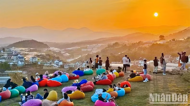 Visitors admire Da Lat sunset
