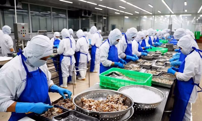 Vietnam enjoys trade surplus of 0.38 billion USD in January 2024.