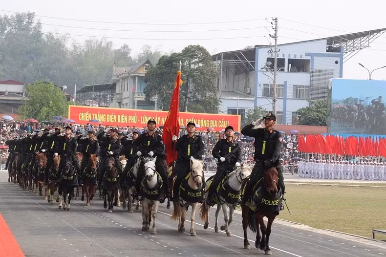 The formation of cavalry mobile police. The formation of cavalry mobile police.