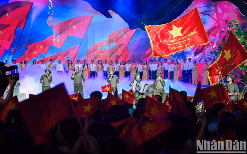 [In Pictures] Impressive moments of art programme marking Dien Bien Phu Victory in Dien Bien City