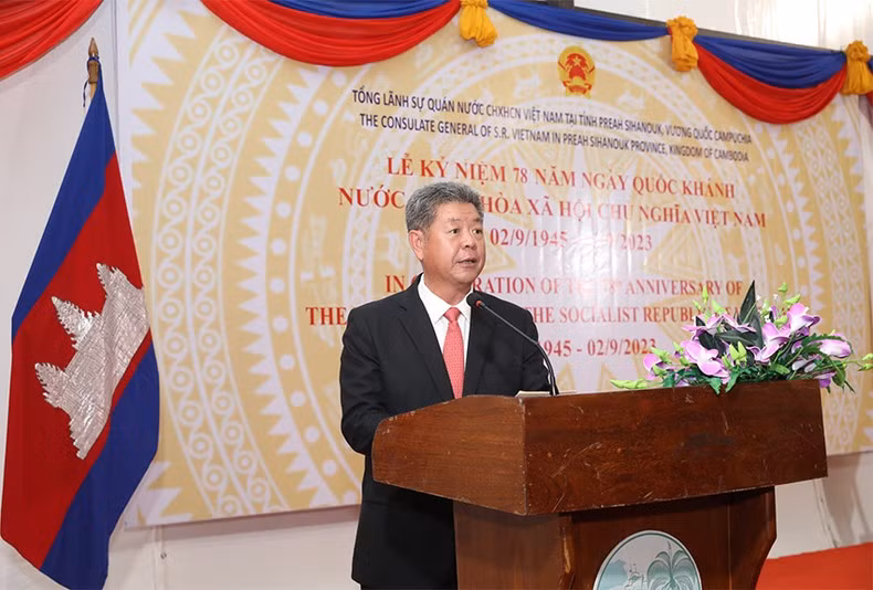 Preah Sihanouk Provincial Governor Kouch Chamroeun speaks at the event Preah Sihanouk Provincial Governor Kouch Chamroeun speaks at the event