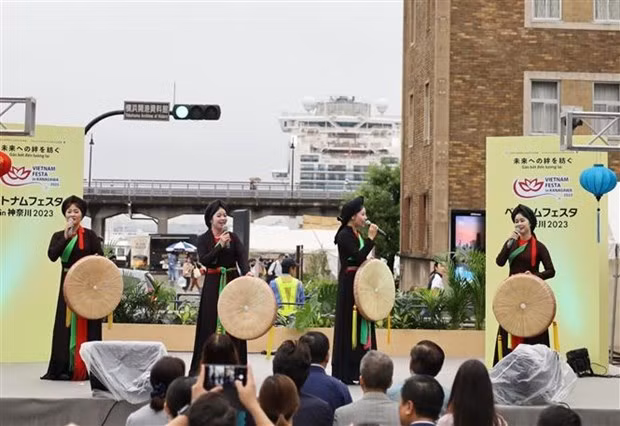 An art performance at the Vietnamese Festival in Kanagawa (Photo: VNA)