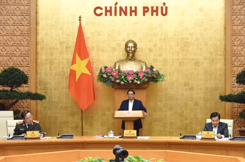Prime Minister Pham Minh Chinh chairs the regular February meeting.