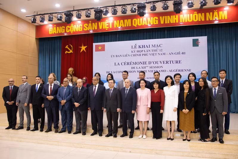 The important meeting is scheduled to last till October 18. (Photo: VNA)