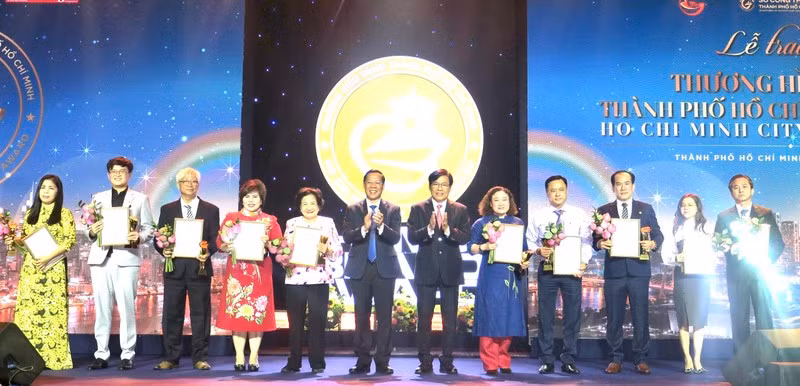 Golden brands presented with the Ho Chi Minh City Brand Award title at a ceremony held on January 6.