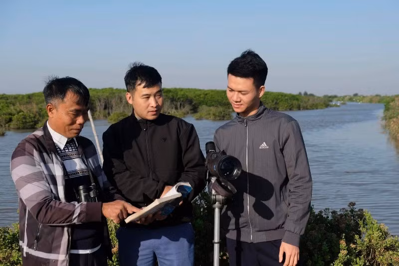 A survey of extensive aquaculture ponds in the buffer zone.