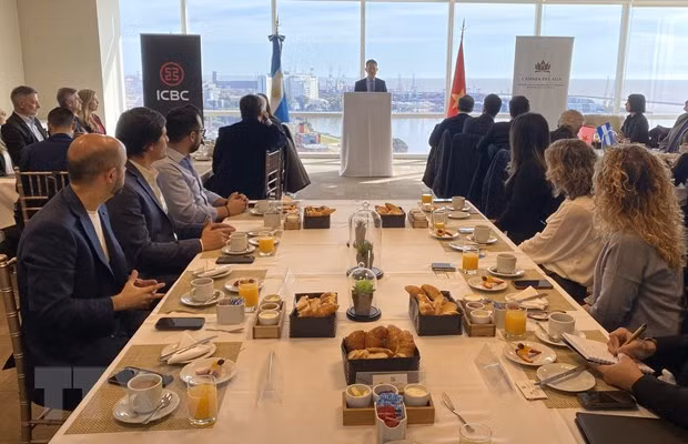 The event gathers close to 30 Argentine enterprises. (Photo: VNA)