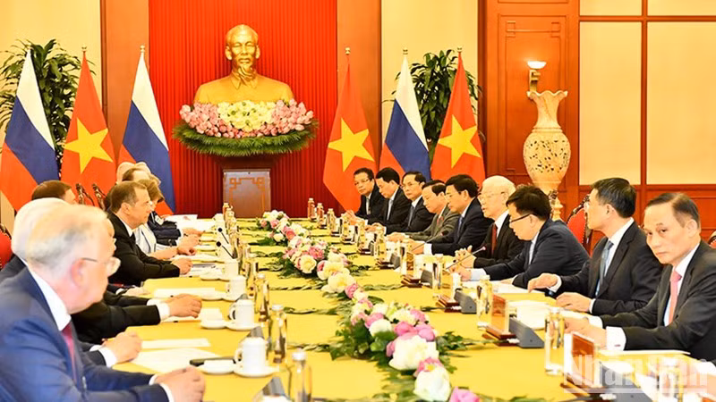 Party General Secretary Nguyen Phu Trong holds talks with Chairman of the United Russia Party and Deputy Chairman of the Security Council of Russia Dmitry Medvedev (Photo: DANG KHOA)
