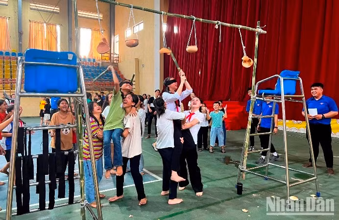 Children play a folk game