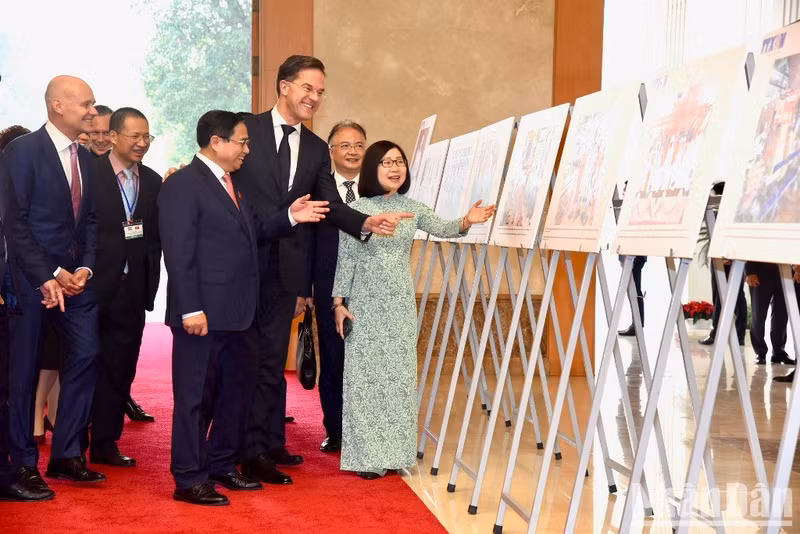 [In Pictures] PM Pham Minh Chinh chairs welcome ceremony for Dutch PM Mark Rutte ảnh 7