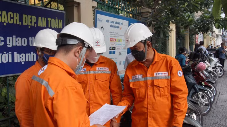 More than 12,300 teachers and 2,370 workers are mobilised to work at test sites More than 12,300 teachers and 2,370 workers are mobilised to work at test sites