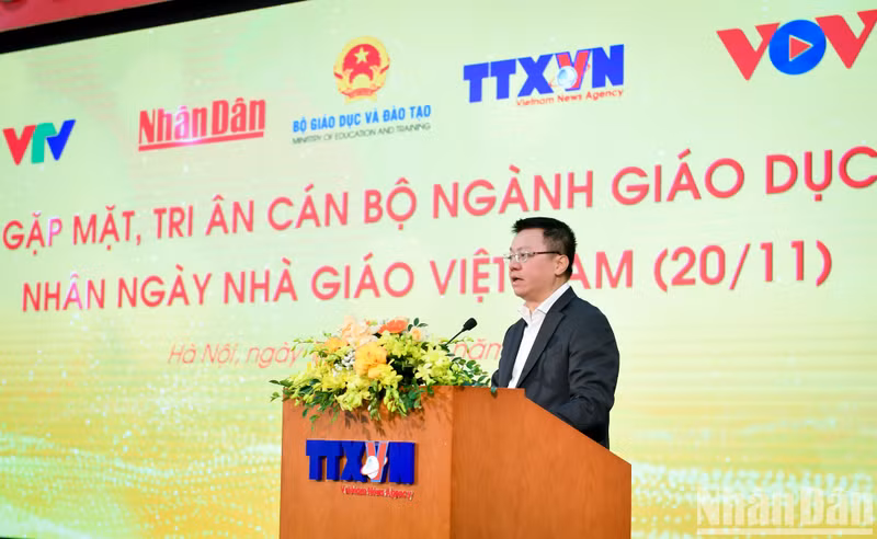 [In Pictures] Media agencies celebrate Vietnamese Teachers’ Day ảnh 1