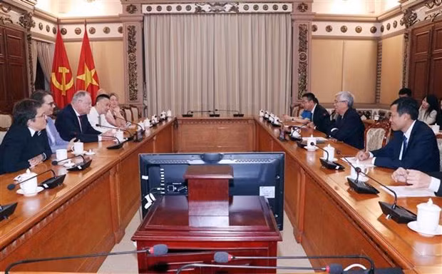 At the meeting between officials of Ho Chi Minh City and Lower Saxony state. (Photo: VNA) 