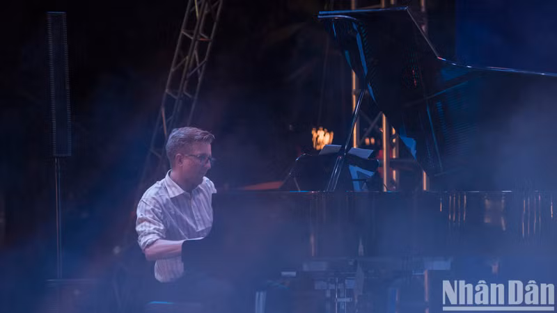 An European artist performs at the event.