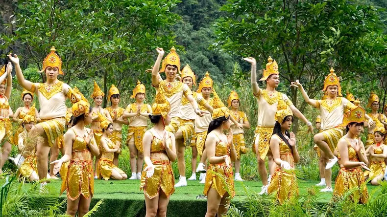 A Cham dance performance by artists from Binh Thuan Province (Photo: Le Hong)