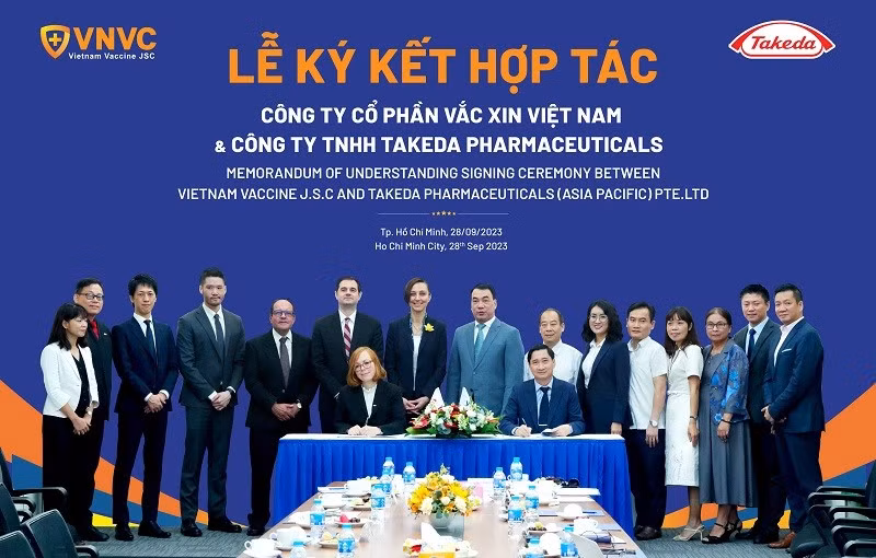 At the signing ceremony between VNVC and Takeda (Photo: NDO)