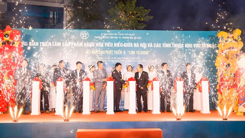 Delegates cut the ribbon to launch the conference.