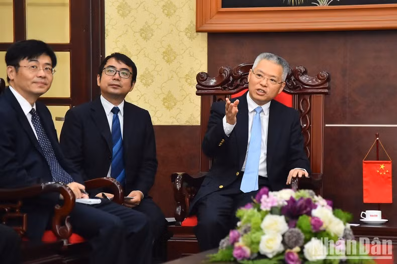 Hu Zhaoming, Spokesperson and Director General of the Bureau of Public Information and Communication, International Department of the CPC Central Committee is speaking at the meeting.