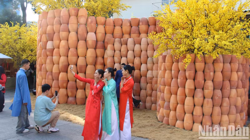 Colourful ao dai appears on every street corner around the Ong Do Street area. Colourful ao dai appears on every street corner around the Ong Do Street area.