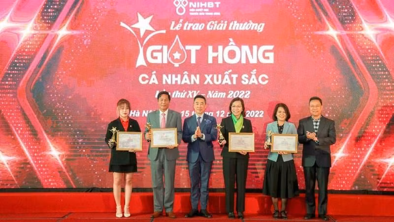 Programme honours outstanding contributors to blood donation drive 