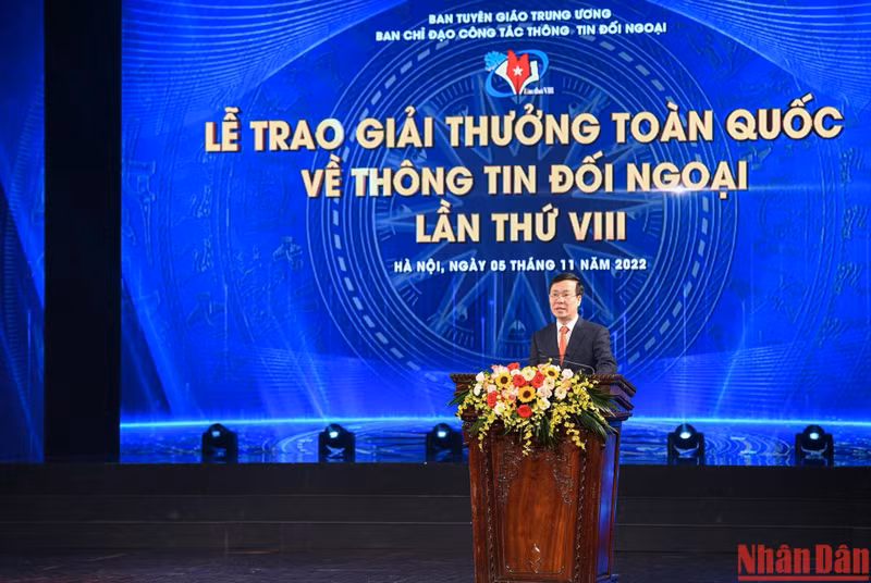 In his speech, Politburo member, Permanent member of the Party Central Committee's Secretariat Vo Van Thuong highly appreciated the efforts of the organising board and congratulated the award winners.