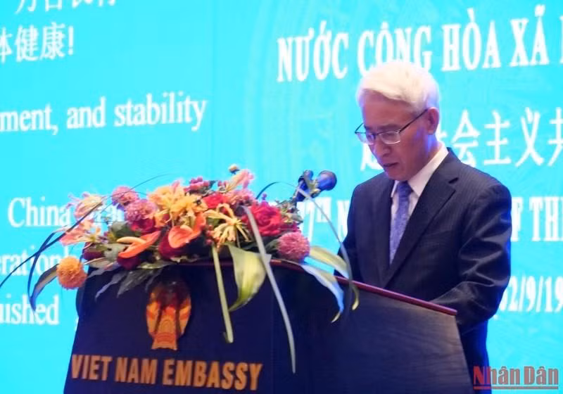 Vietnamese Ambassador to China Pham Sao Mai speaking at the event (Photo: NDO)