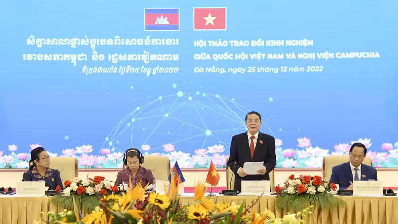 Vietnamese NA Vice Chairman Nguyen Duc Hai speaks at the workshop (Photo: quochoi.vn)