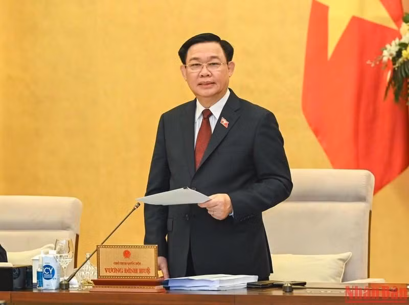 NA Chairman Vuong Dinh Hue addresses the session. (Photo: NDO/ Duy Linh)