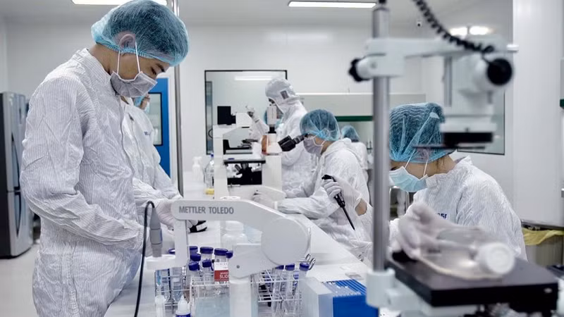 Vietnam targets ample vaccine supply for domestic use till 2030 (Photo: VGP)