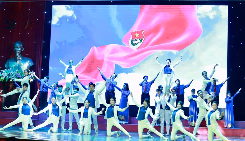 A dancing performance at the opening ceremony of the youth friendship meeting (Photo: doanthanhnien.vn)