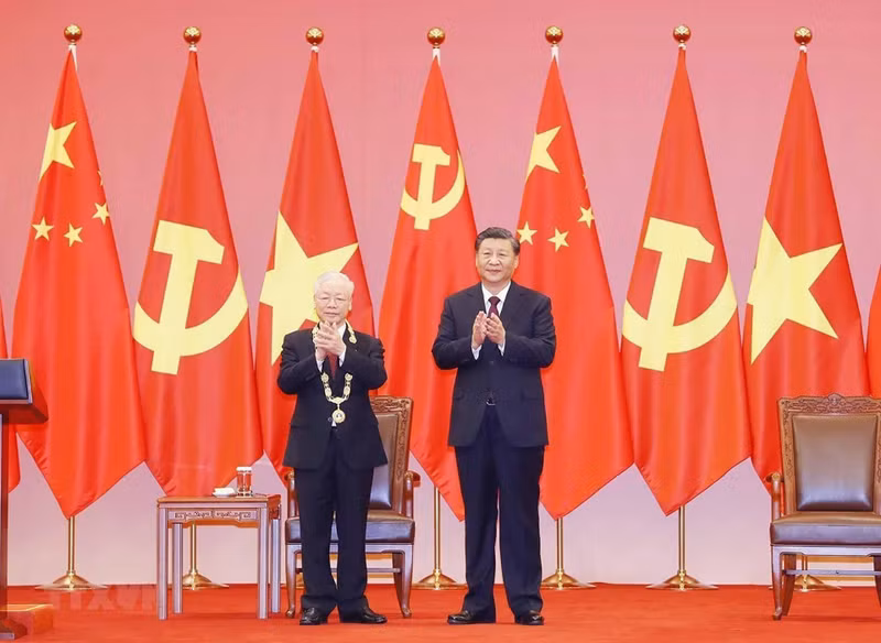 General Secretary of the CPV Central Committee Nguyen Phu Trong (L) and General Secretary of the CPC Central Committee and President of China Xi Jinping. (Photo: VNA)