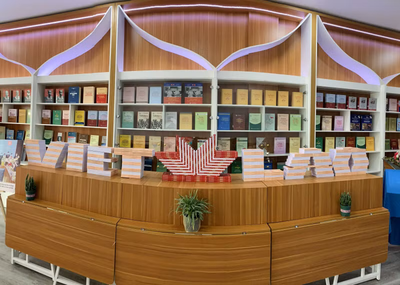 Book display marks 60th anniversary of Vietnam – Laos friendship (Photo: nxbctqg.org.vn)