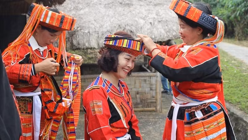 The traditional bride attire of the Pa Then ethnic minority in Ha Giang province (Photo: VNA)