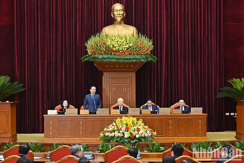 Party and State leaders attend the meeting.
