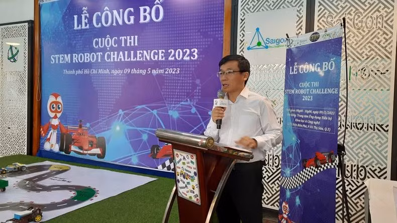 The organising committee speaks at the launch ceremony of the 7th STEM Robot Challenge. The organising committee speaks at the launch ceremony of the 7th STEM Robot Challenge.