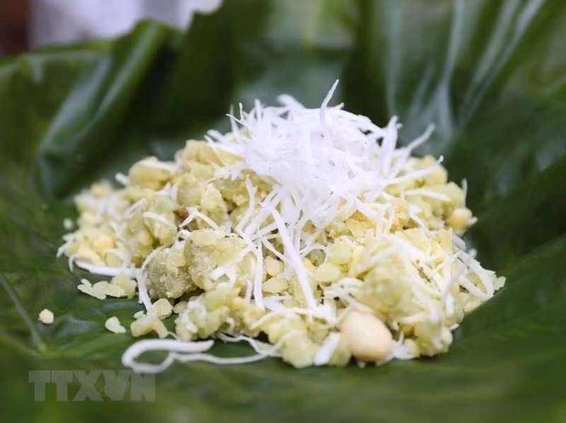 Green sticky rice - a specialty of Ha Thanh every autumn. (Photo: Hoang Hieu/VNA)