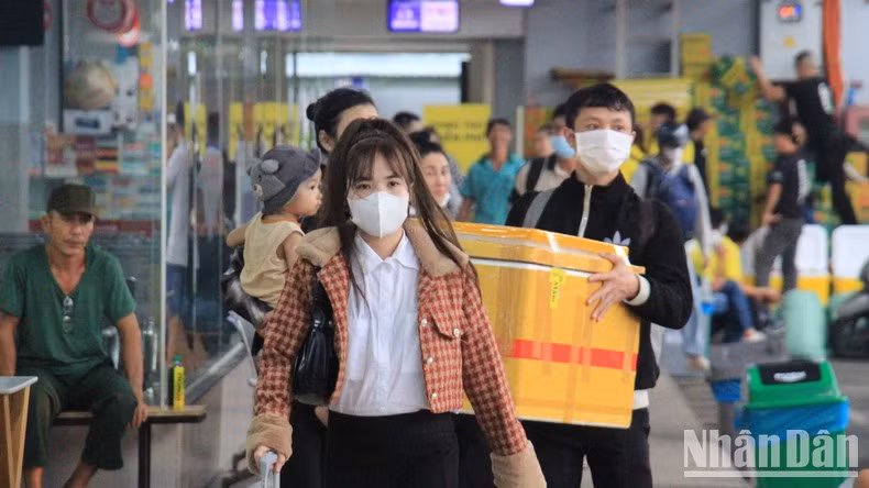Mien Tay Bus Station is expected to welcome more than 50,000 passengers. Mien Tay Bus Station is expected to welcome more than 50,000 passengers.