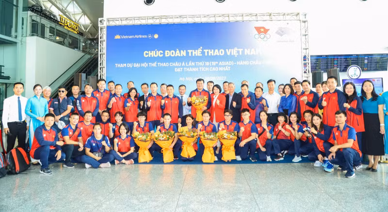 Vietnamese sports delegation departs for ASIAD 19