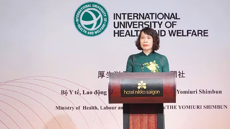 Associate Professor, Dr. Nguyen Thi Lien Huong, Deputy Minister of Health spoke at the program.