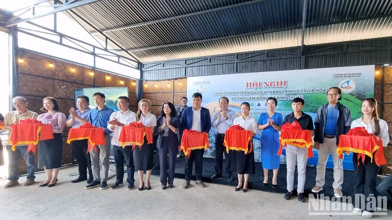 Official opening of the Ta Nang-Phan Dung trekking route. Official opening of the Ta Nang-Phan Dung trekking route.